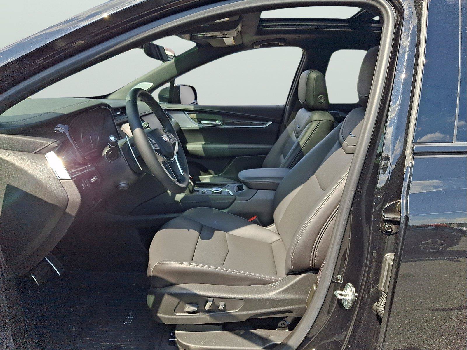 Used 2025 Cadillac XT5 Sportv w/ Technology Package AWD/4WD image 11