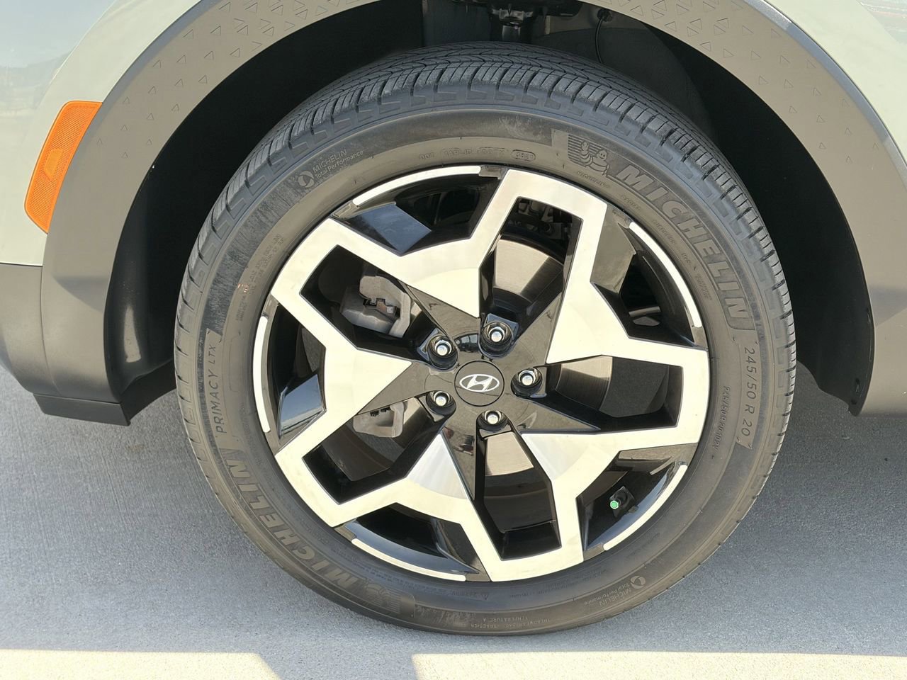 Used 2022 Hyundai Santa Cruz Limited AWD/4WD image 9