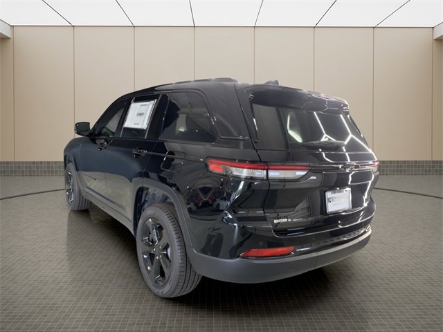 New 2025 Jeep Grand Cherokee Limited w/ Black Appearance Package image 3