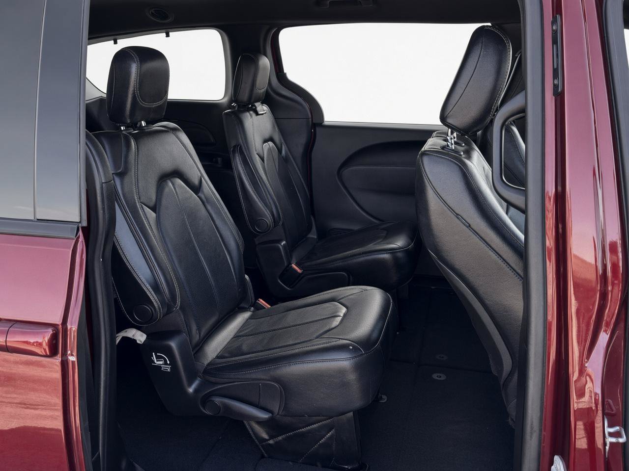 Used 2021 Chrysler Pacifica Touring-L w/ S Appearance Package FWD image 16