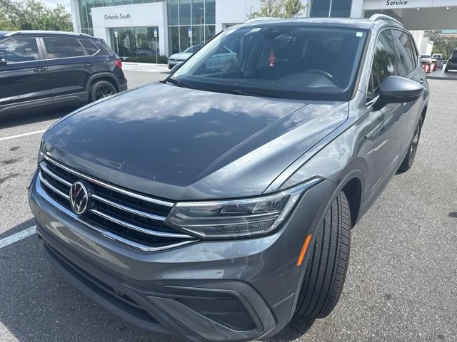 Certified 2023 Volkswagen Tiguan SE w/ Panoramic Sunroof Package FWD image 3