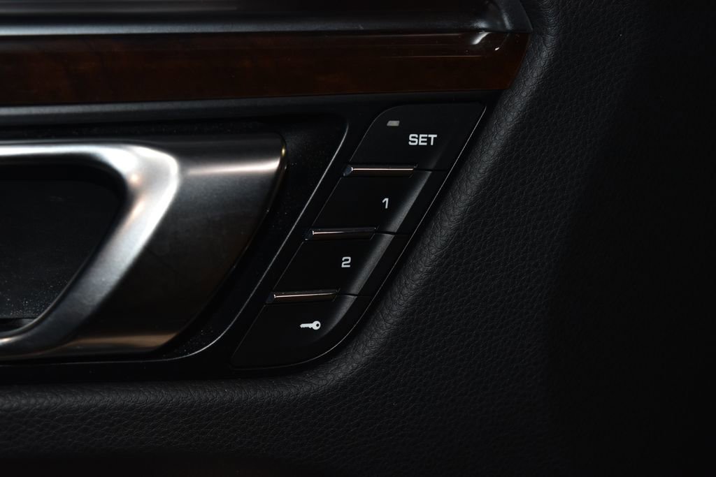 Used 2023 Porsche Macan Turbo image 7