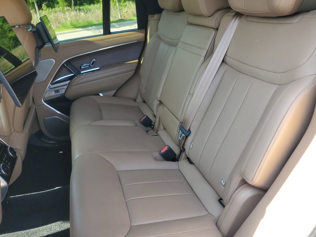 Used 2025 Land Rover Range Rover Autobiography AWD/4WD image 31
