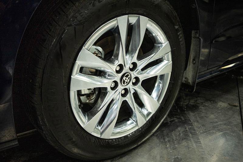 Used 2025 Toyota Sienna XLE w/ XLE Plus Package image 3