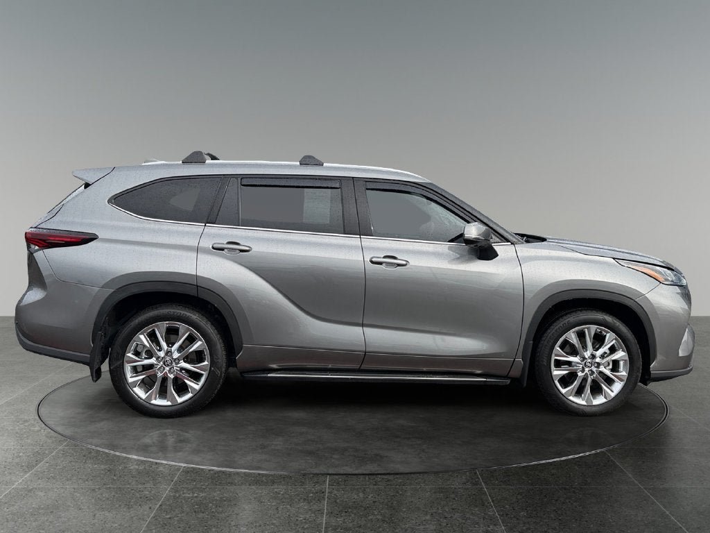 Used 2025 Toyota Highlander Limited AWD/4WD image 10