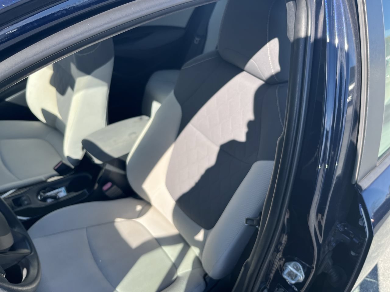 Used 2020 Toyota Corolla LE FWD image 5