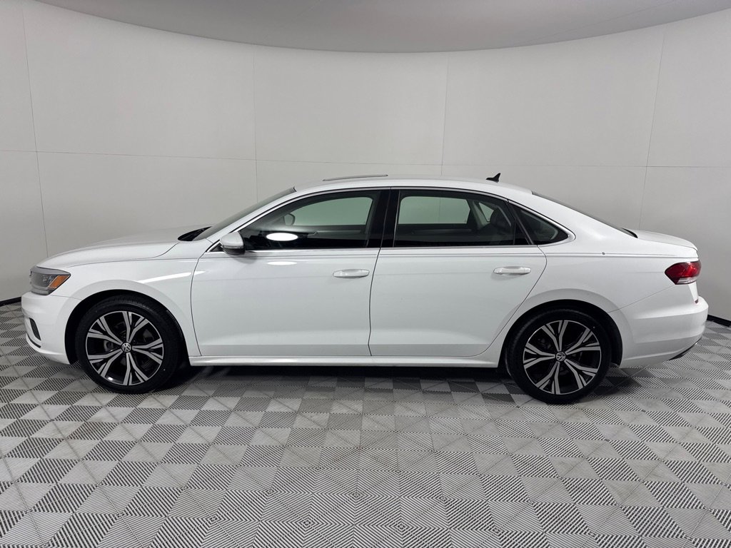 Used 2021 Volkswagen Passat 2.0T SE image 9