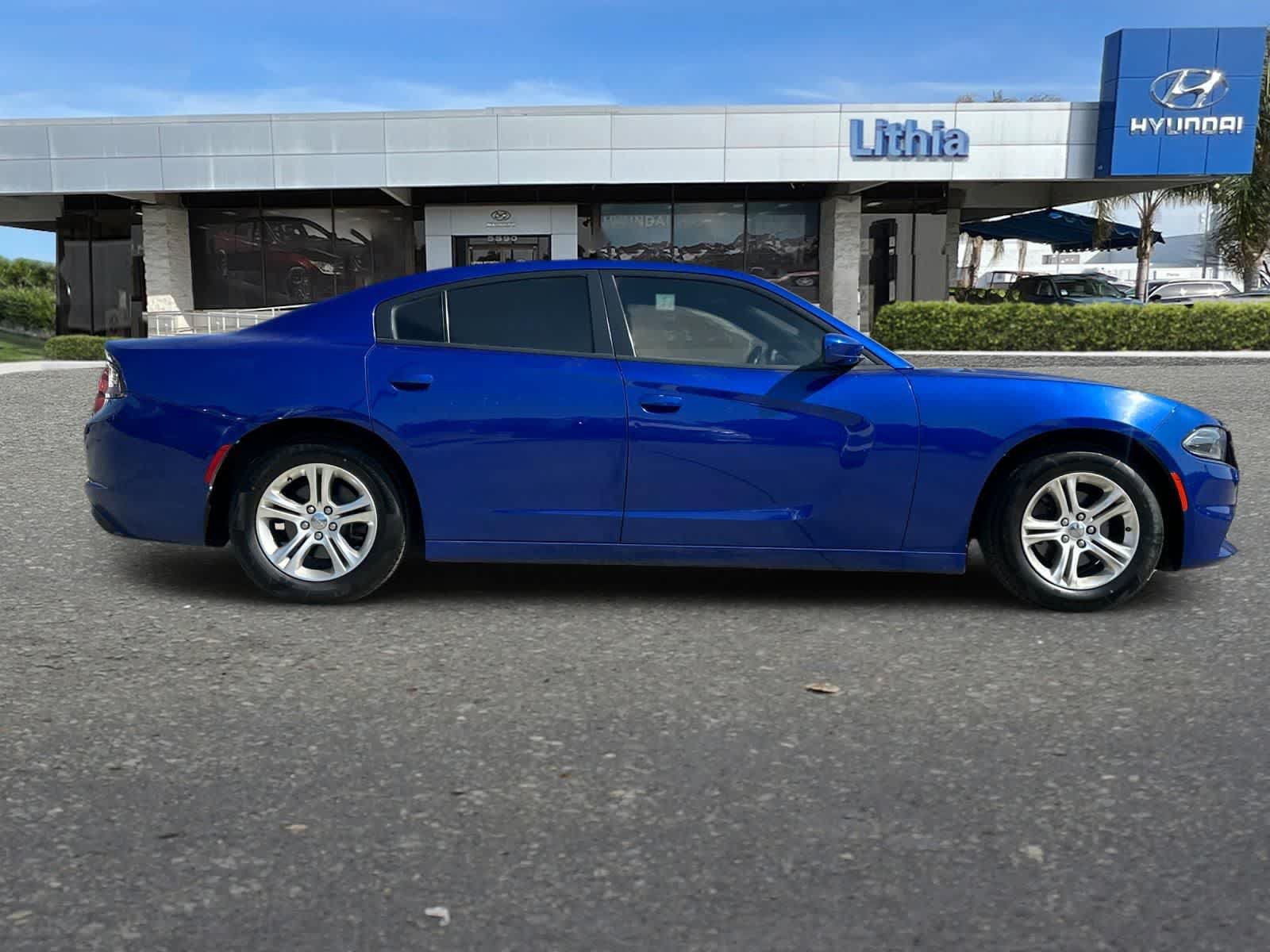 Used 2020 Dodge Charger SXT w/ Leather Interior Group RWD image 9