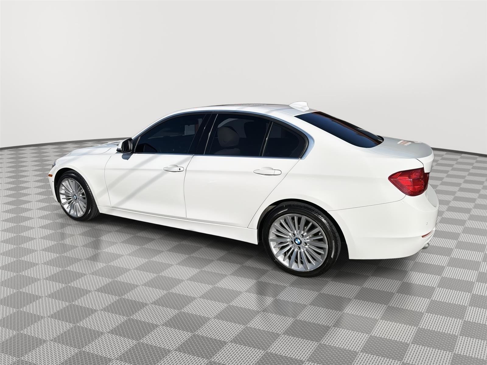 Used 2013 BMW 328i xDrive Sedan image 2