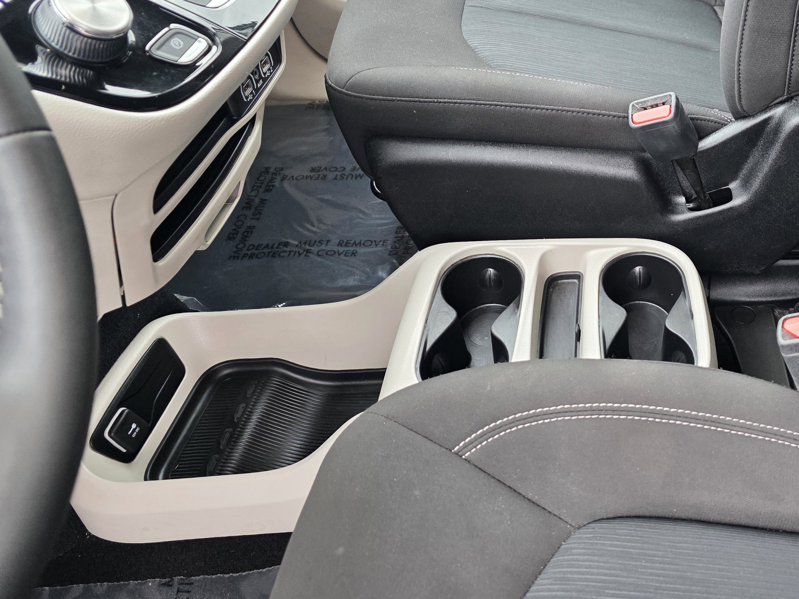 Certified 2023 Chrysler Voyager LX image 13