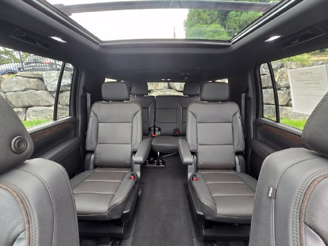 Used 2024 Chevrolet Suburban High Country AWD/4WD image 19