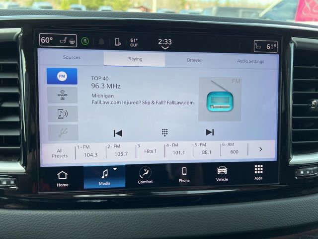 Used 2024 Chrysler Pacifica Touring-L image 26