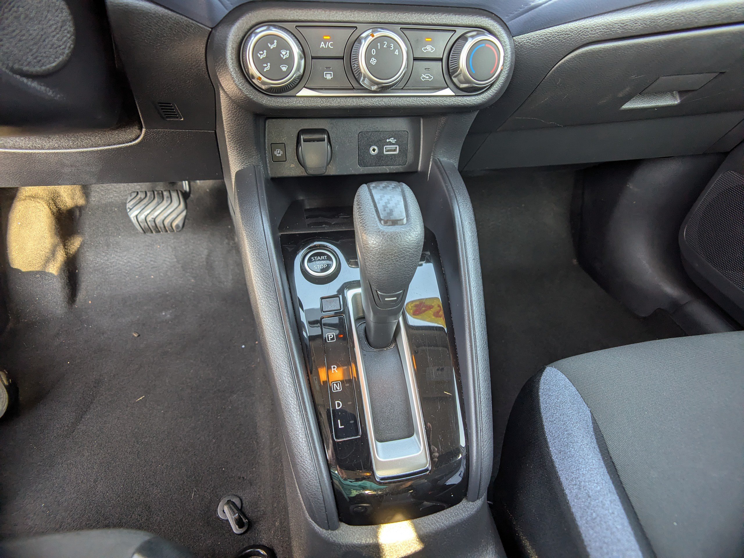 Used 2024 Nissan Versa SV FWD image 21