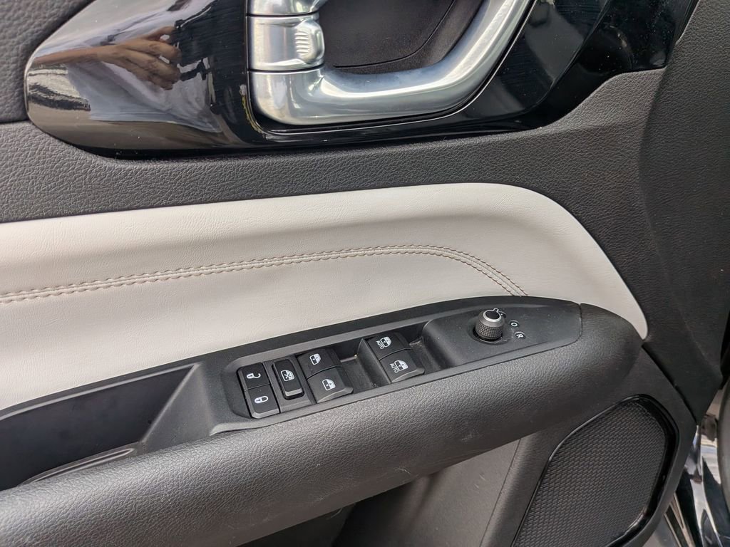 Used 2025 Jeep Compass Limited image 13