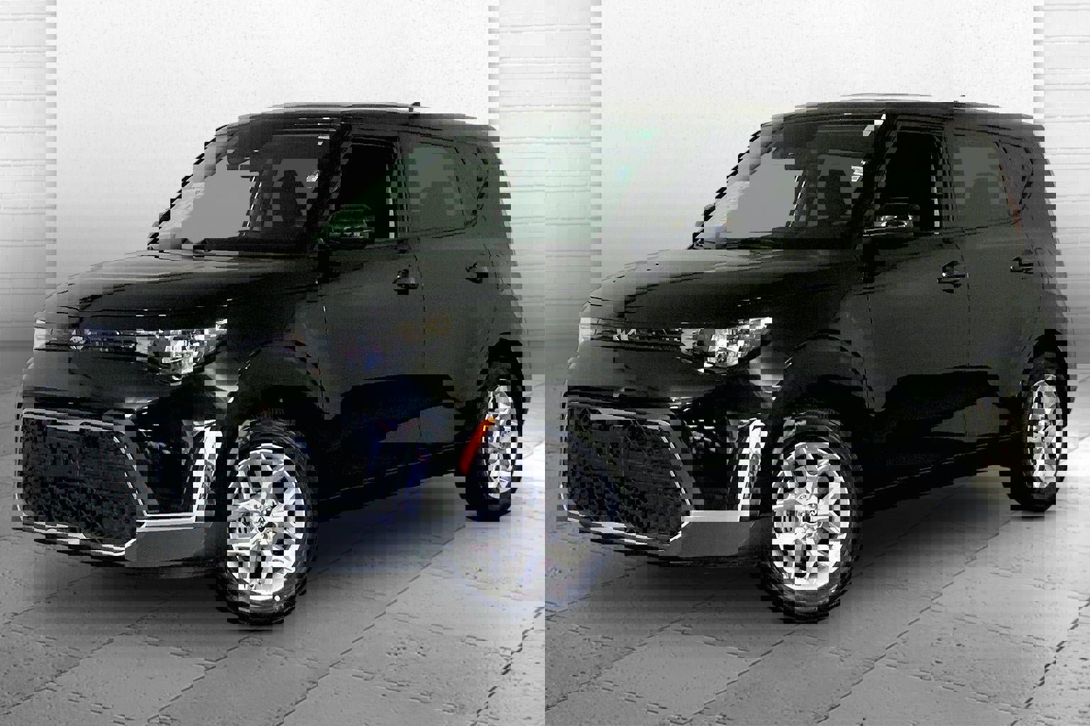 Used 2025 Kia Soul LX image 12