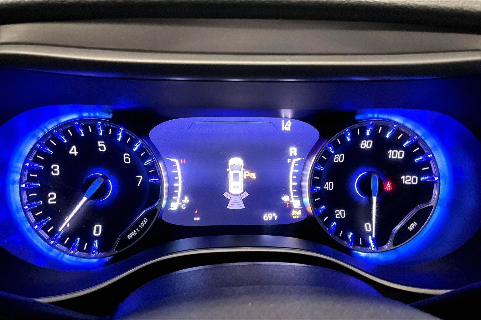 Used 2025 Chrysler Pacifica Select image 19