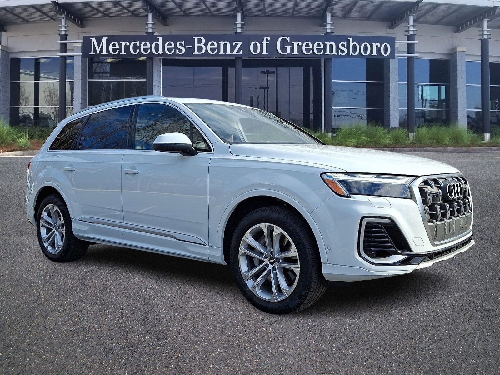 Used 2025 Audi Q7 3.0T Premium Plus image 3