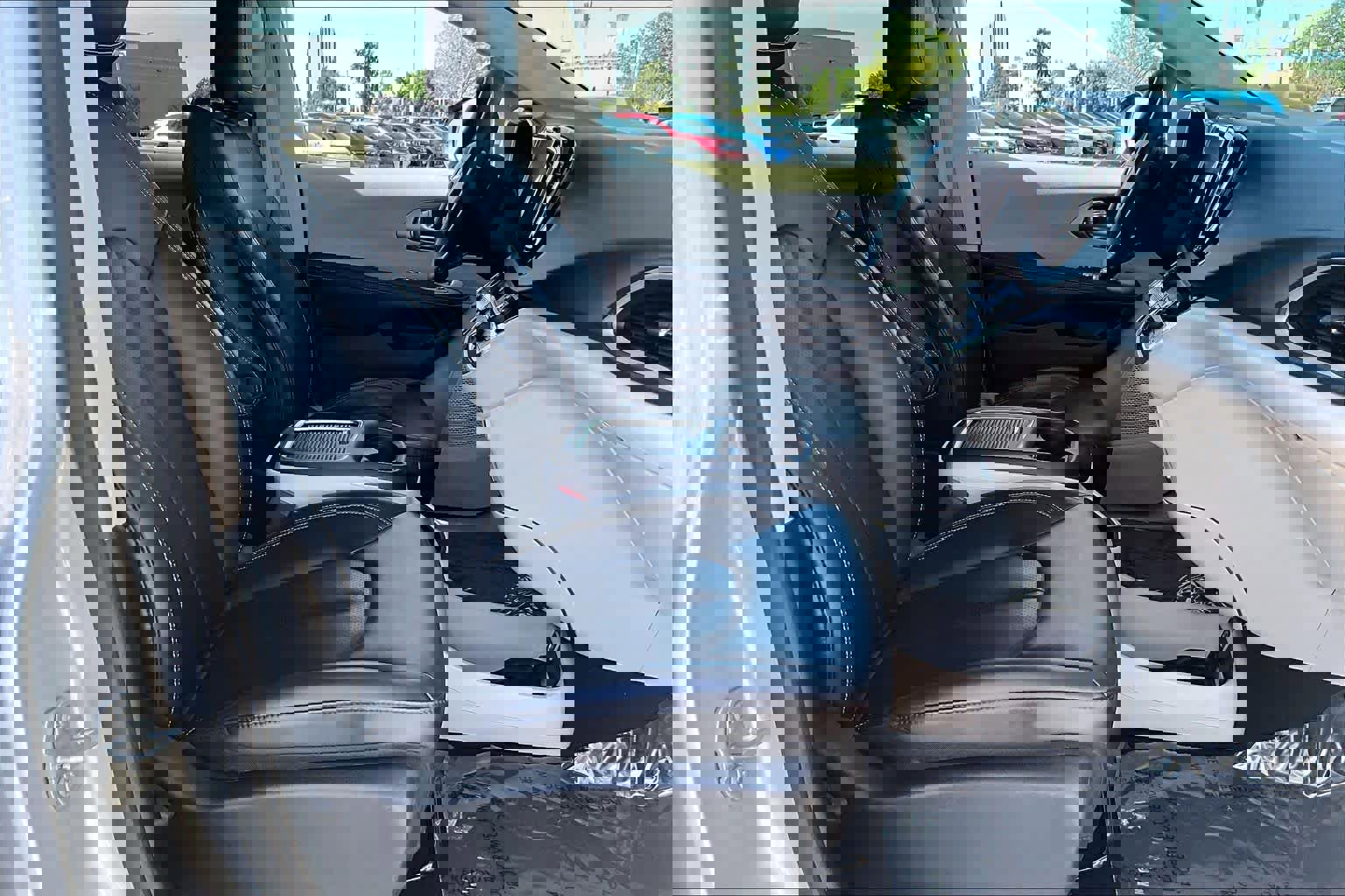 Used 2023 Chrysler Pacifica Touring-L image 8