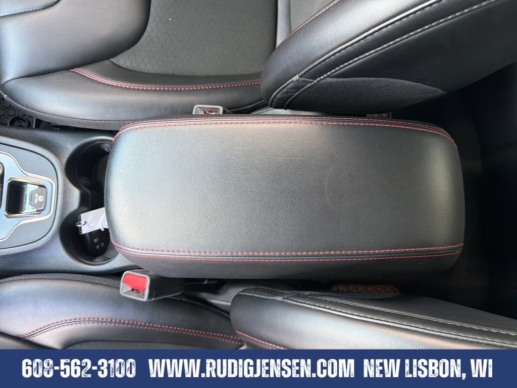 Used 2022 Jeep Cherokee Trailhawk AWD/4WD image 25