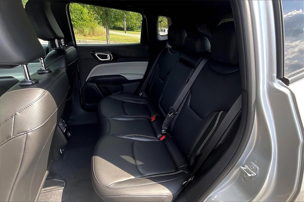 New 2025 Jeep Compass Limited image 10