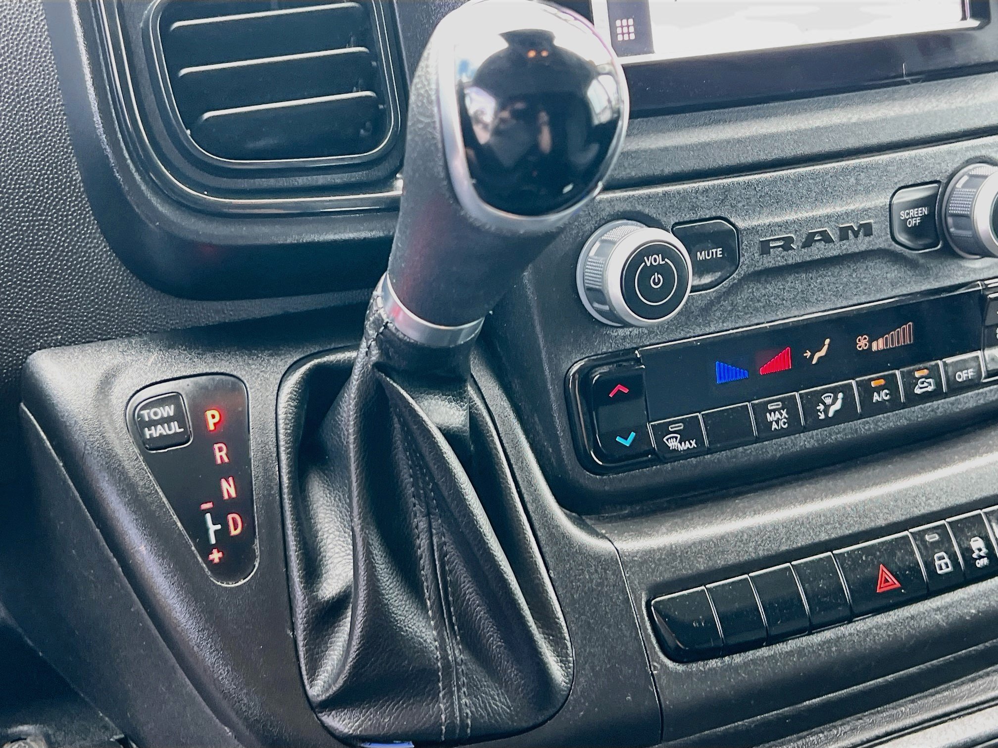 Used 2023 RAM ProMaster 2500 FWD image 24
