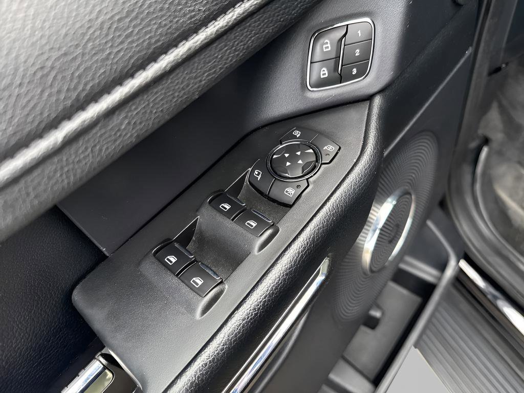 Used 2019 Ford Expedition Max XLT w/ Equipment Group 202A AWD/4WD image 19