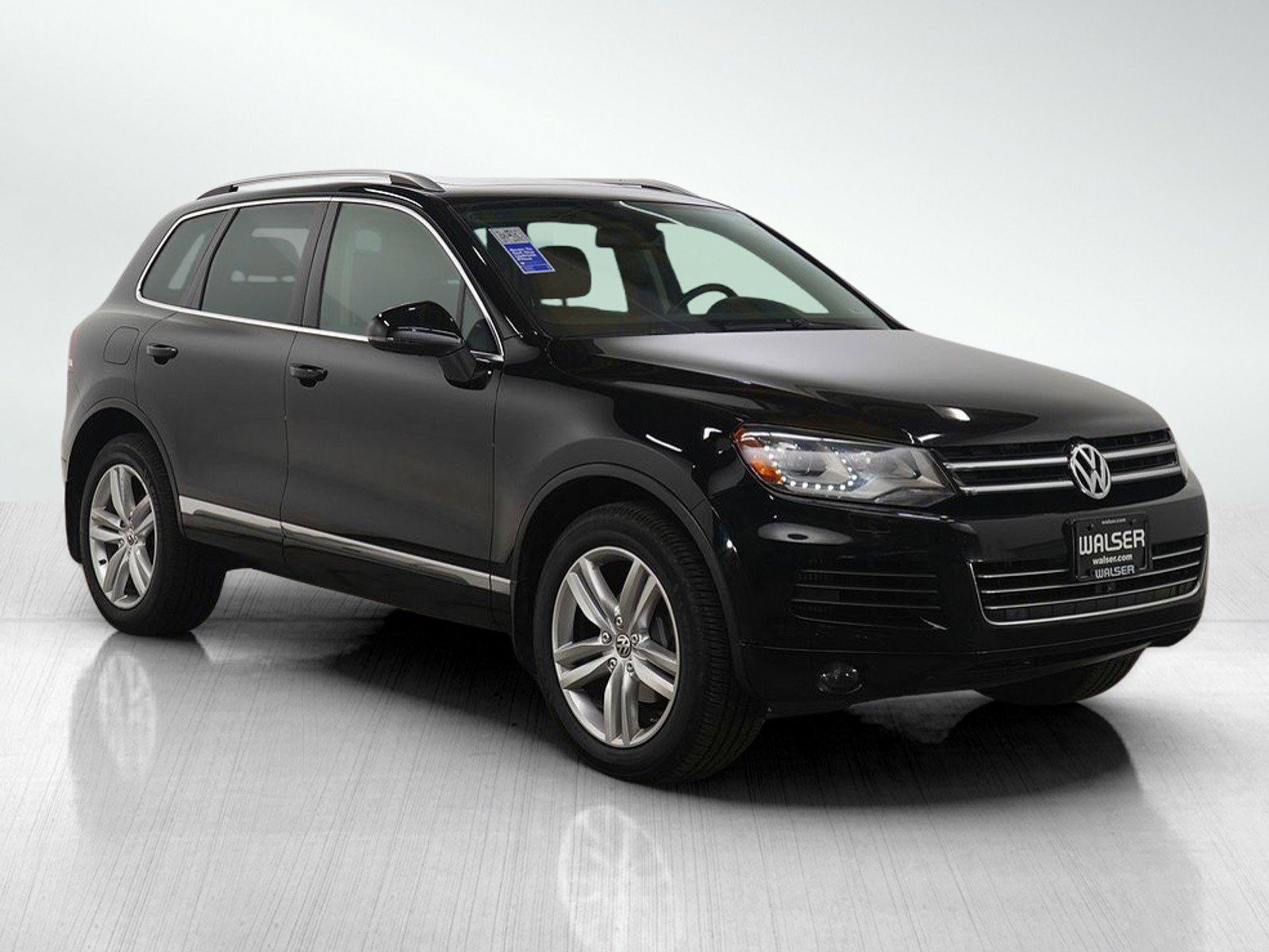 Used 2014 Volkswagen Touareg TDI image 8