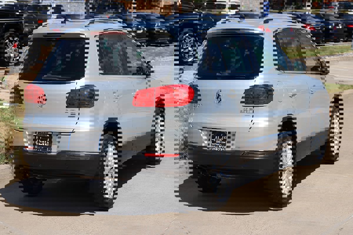 Used 2013 Volkswagen Tiguan SE image 9