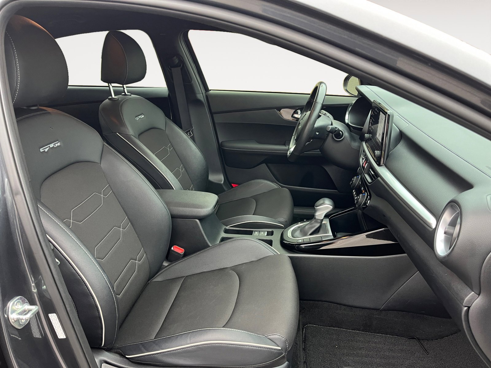 Used 2024 Kia Forte GT-Line image 18