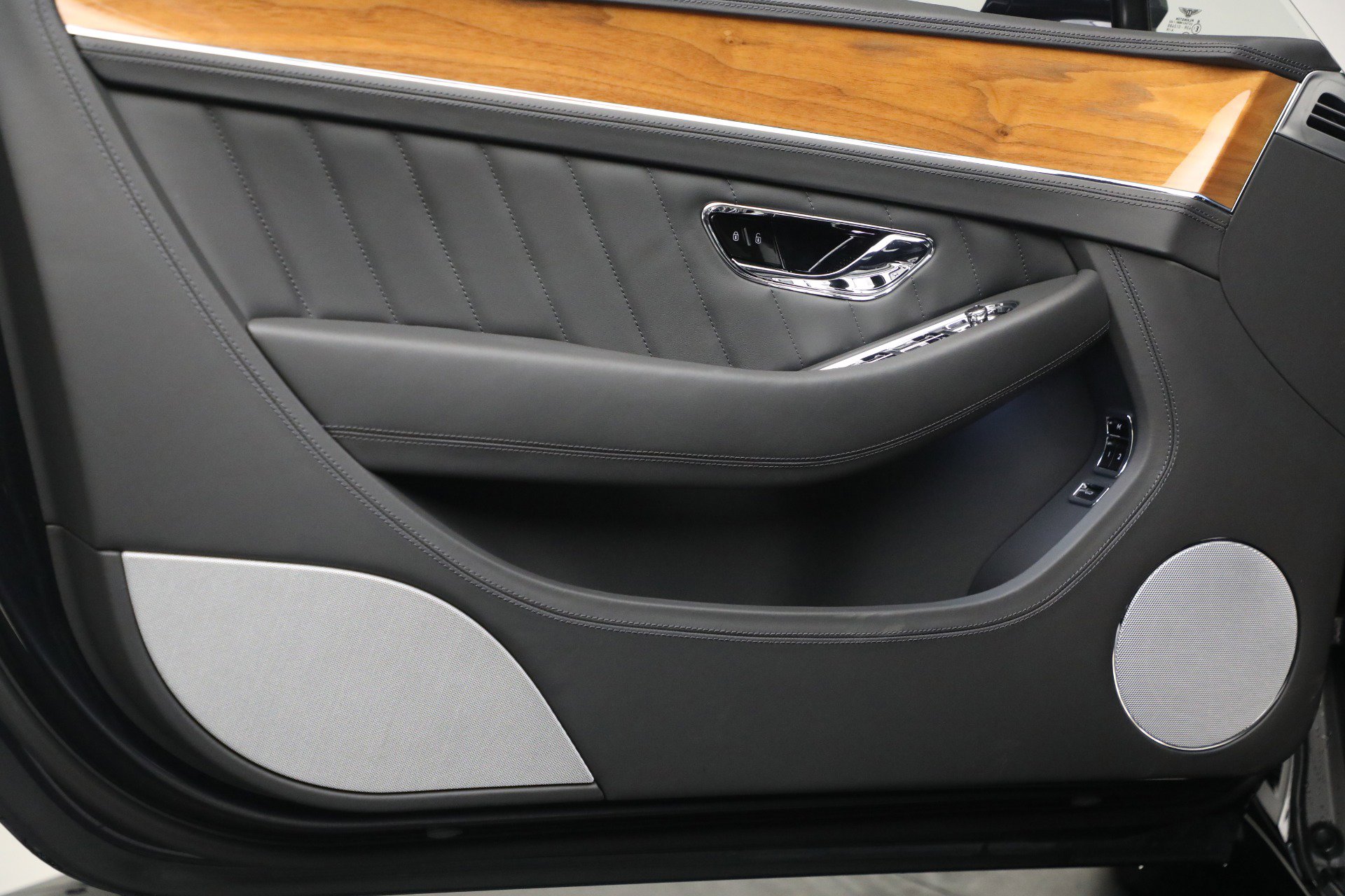 Used 2024 Bentley Continental GT V8 image 17