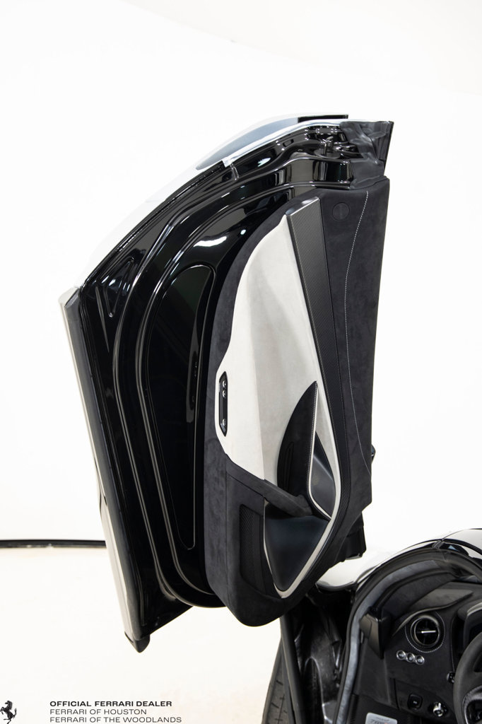 Used 2022 McLaren 765LT RWD image 24