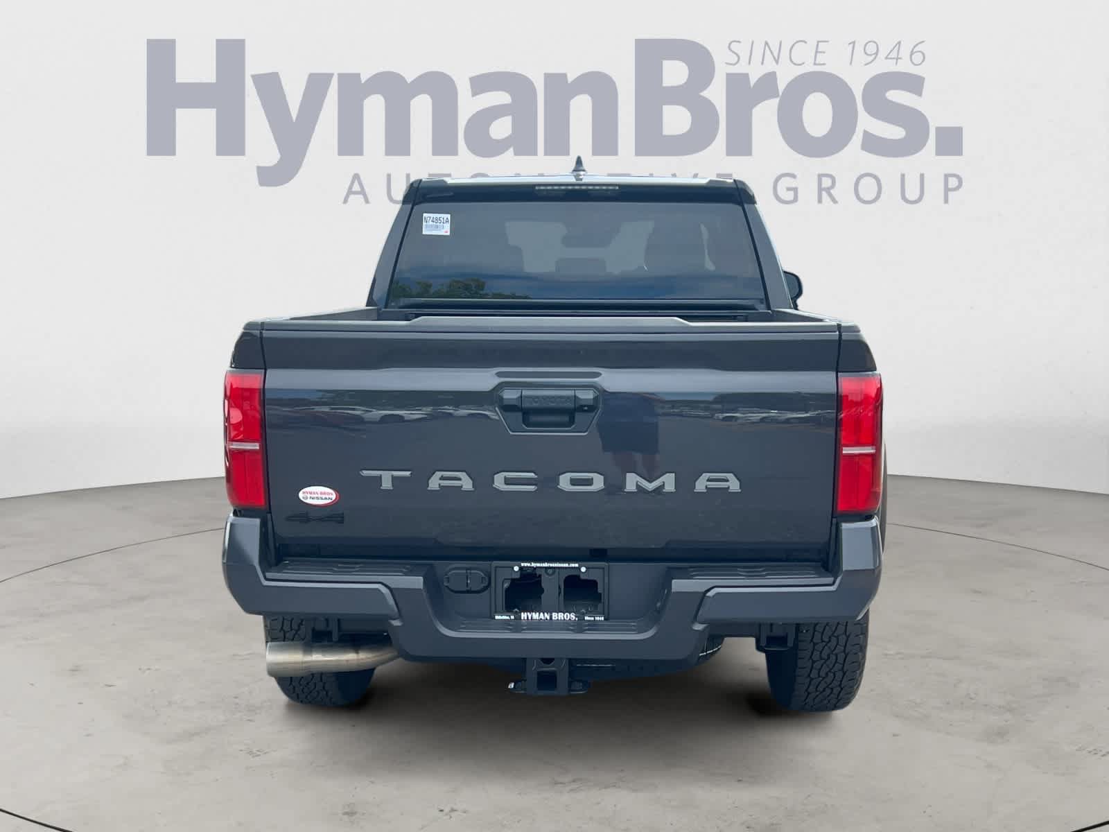 Used 2024 Toyota Tacoma TRD Off-Road AWD/4WD image 4