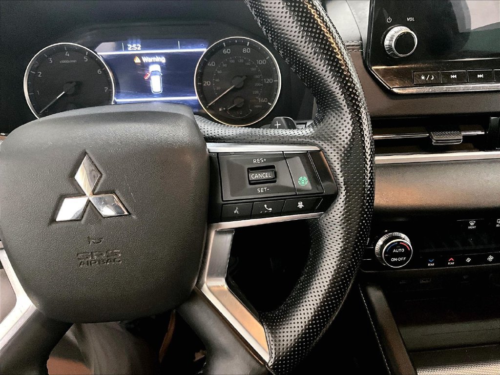 Used 2022 Mitsubishi Outlander SEL AWD/4WD image 12
