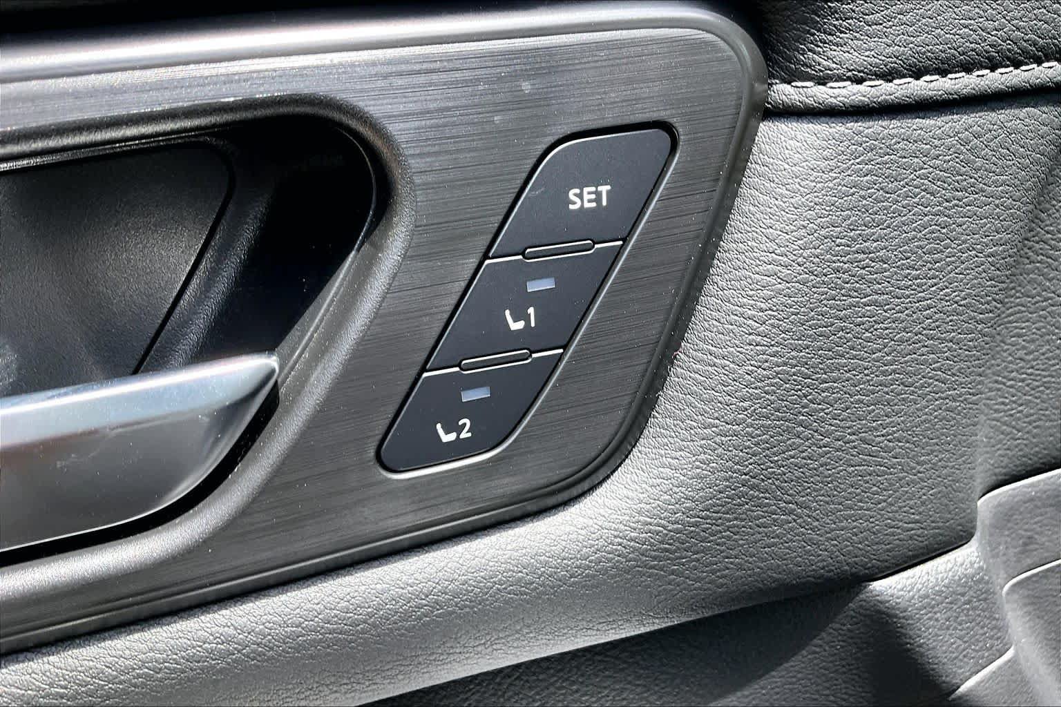 New 2026 Nissan Armada SL w/ Captain's Chari Seat Package AWD/4WD image 13