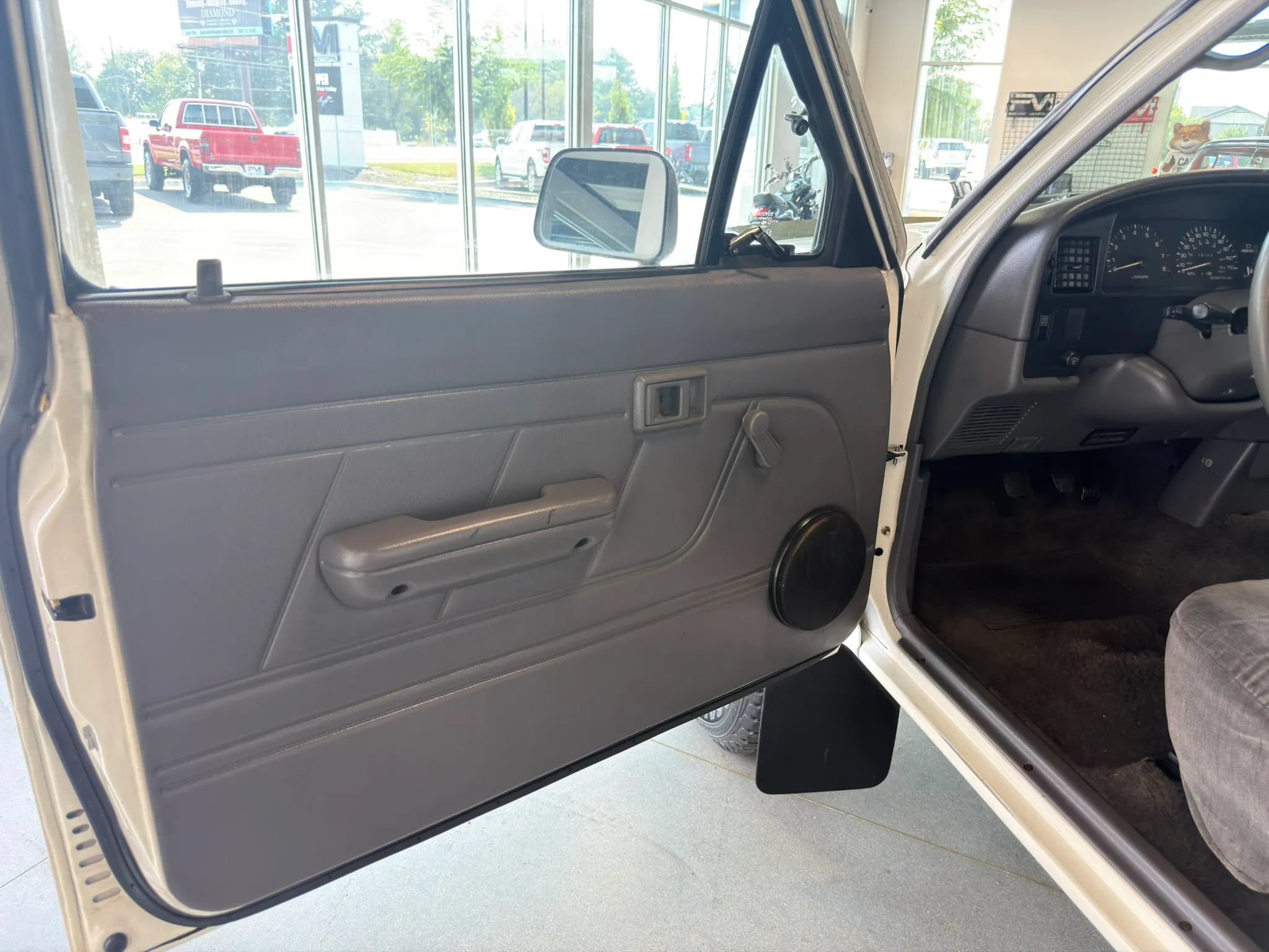 Used 1992 Toyota Pickup Deluxe AWD/4WD image 16
