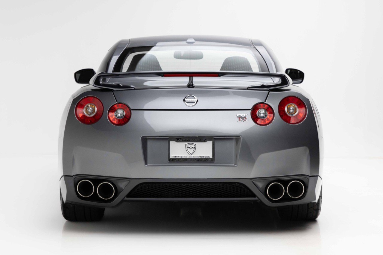 Used 2010 Nissan GT-R Premium AWD/4WD image 7
