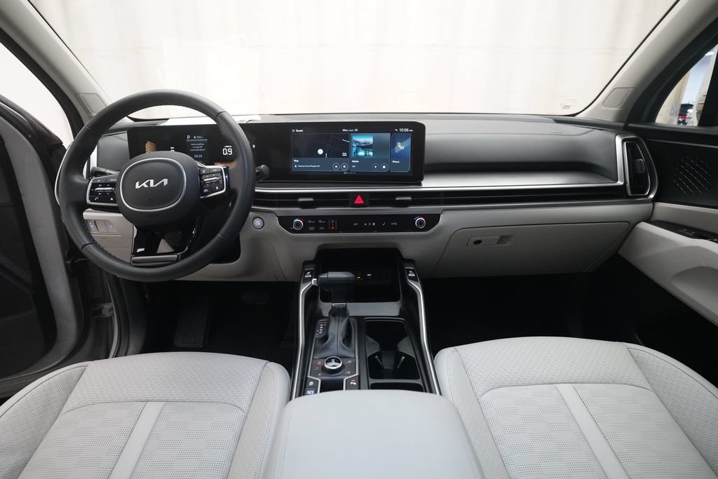 Used 2024 Kia Sorento S w/ Panoramic Sunroof Package AWD/4WD image 5