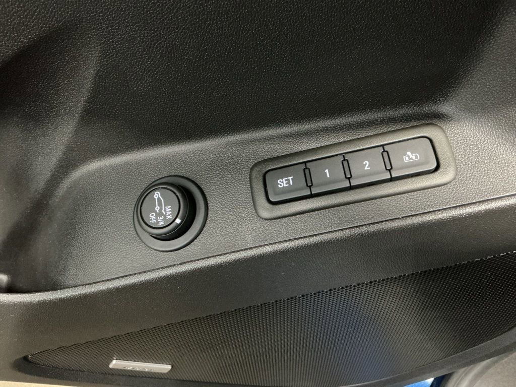 Used 2023 Chevrolet Equinox Premier image 11