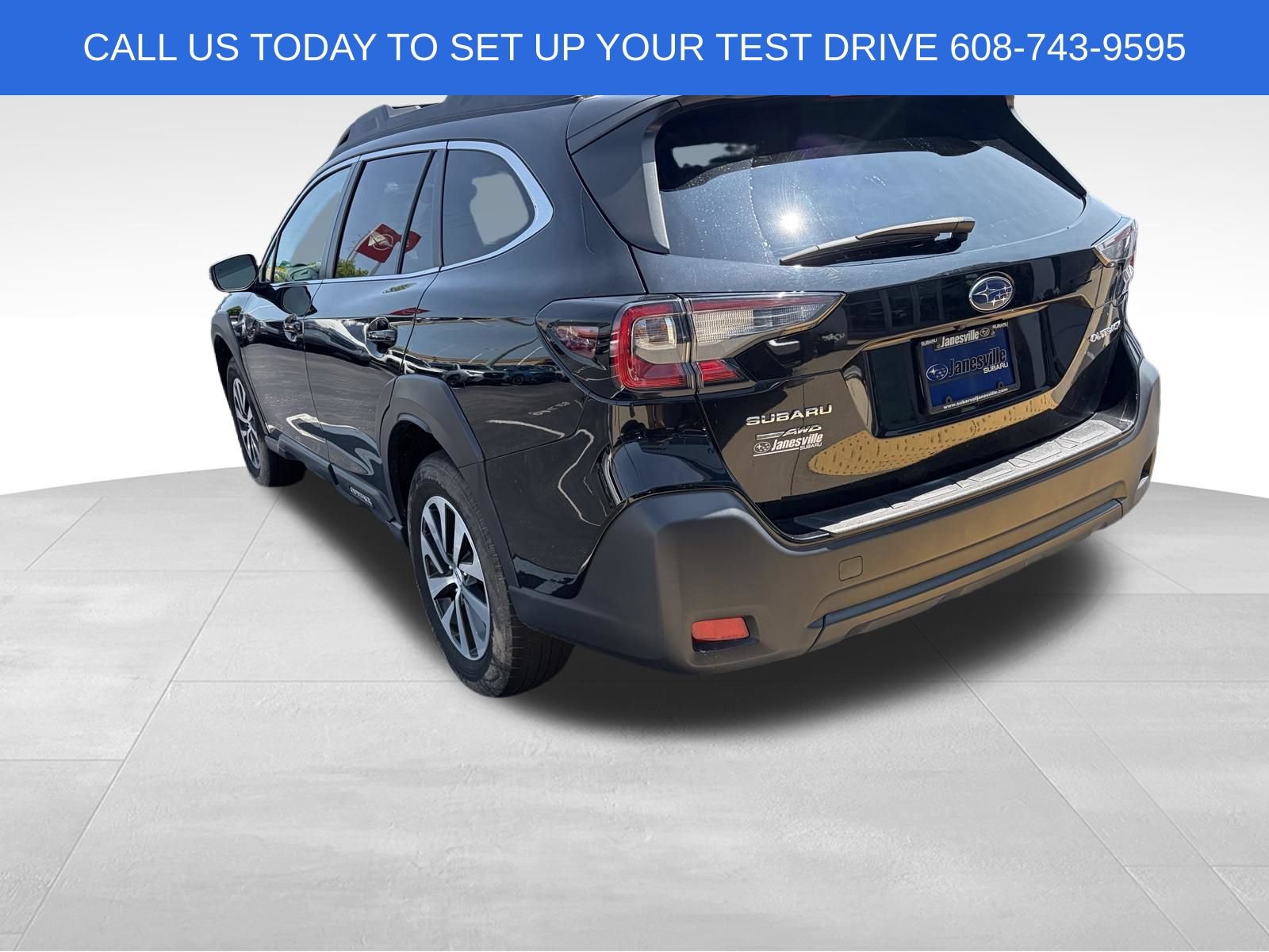 Used 2024 Subaru Outback Premium AWD/4WD image 3