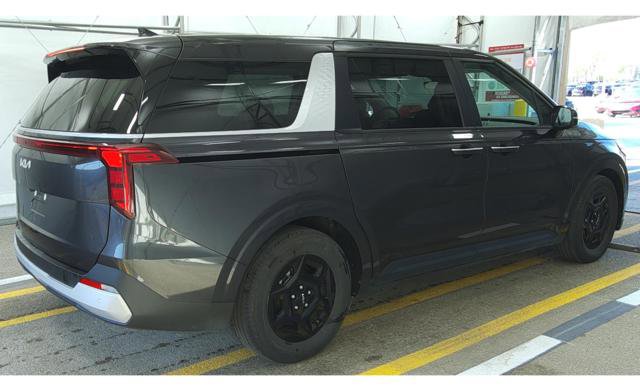 Used 2025 Kia Carnival image 4