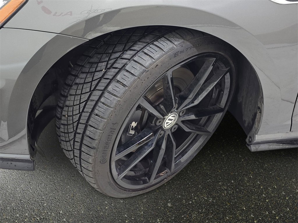 Used 2019 Volkswagen Golf R 4-Door image 32