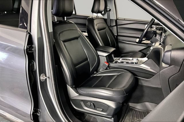 Used 2022 Ford Explorer XLT w/ Equipment Group 202A AWD/4WD image 28