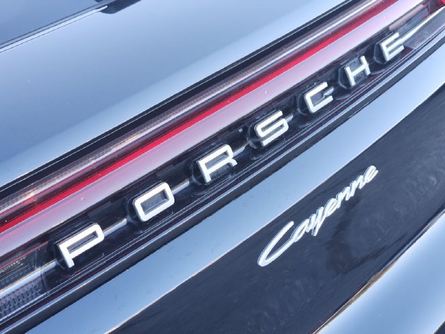 Used 2024 Porsche Cayenne AWD/4WD image 6