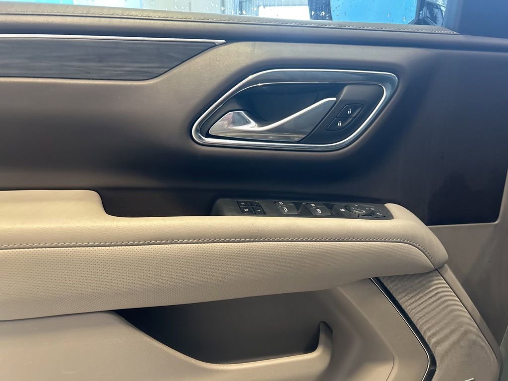 Used 2023 GMC Yukon SLT image 3