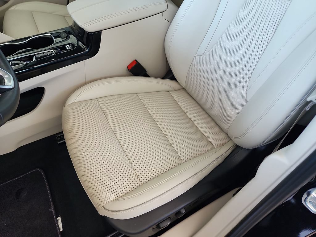 Used 2021 Buick Envision Essence w/ Technology Package I FWD image 17