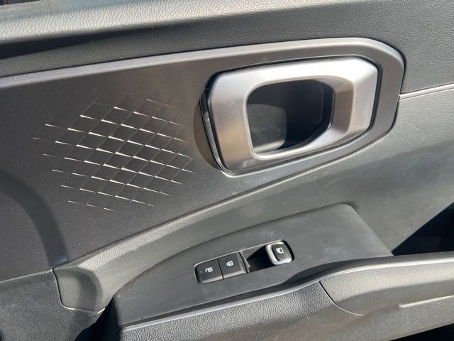 Used 2024 Kia Sorento S image 33
