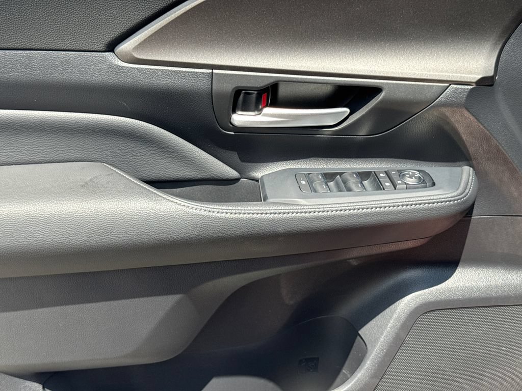 Used 2024 Toyota Grand Highlander XLE FWD image 12