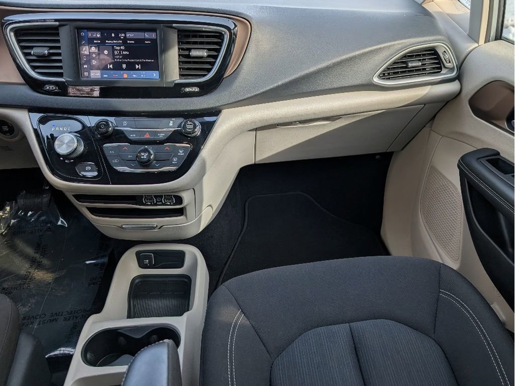 Used 2023 Chrysler Voyager LX image 24