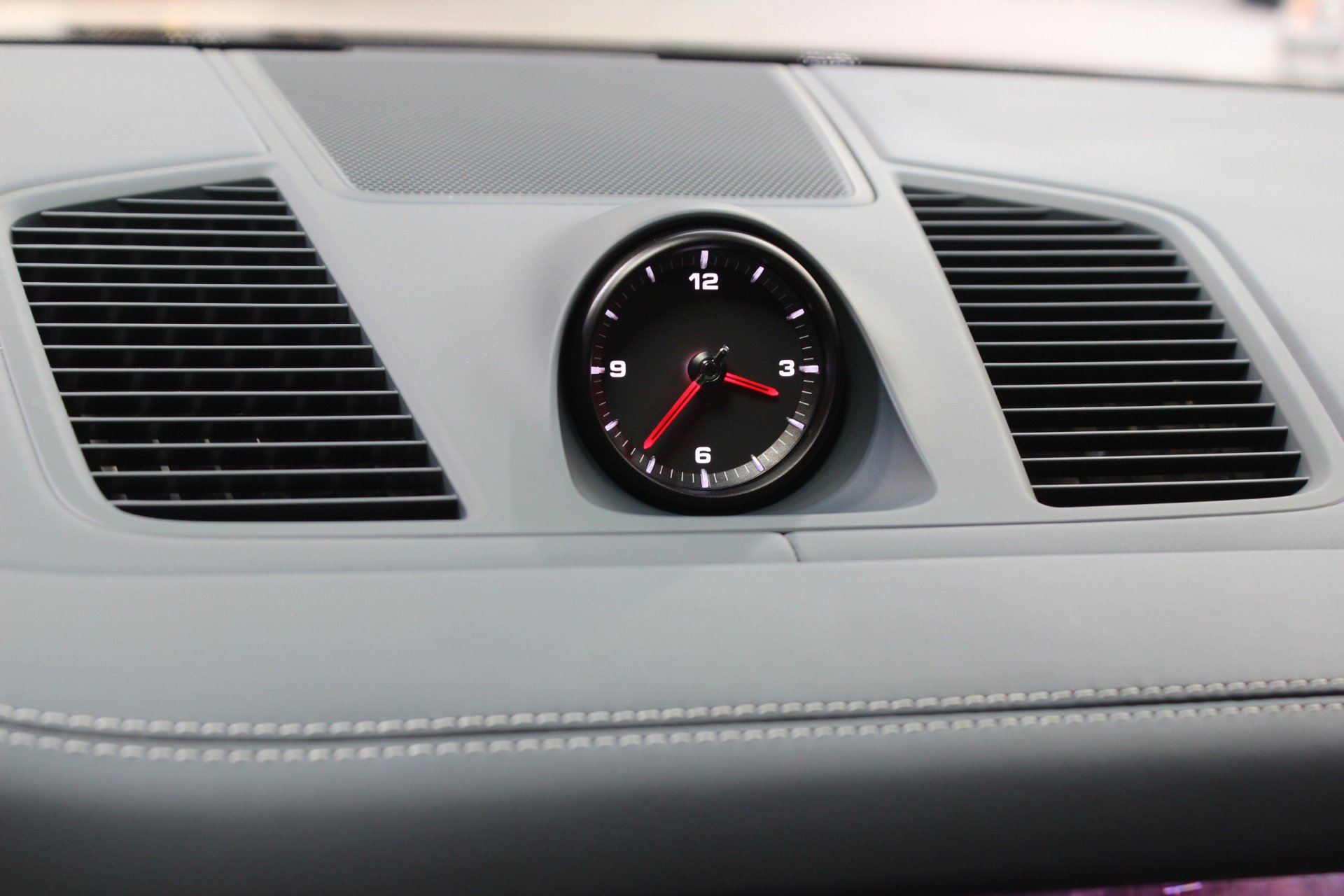 Used 2023 Porsche Cayenne Platinum Edition image 78