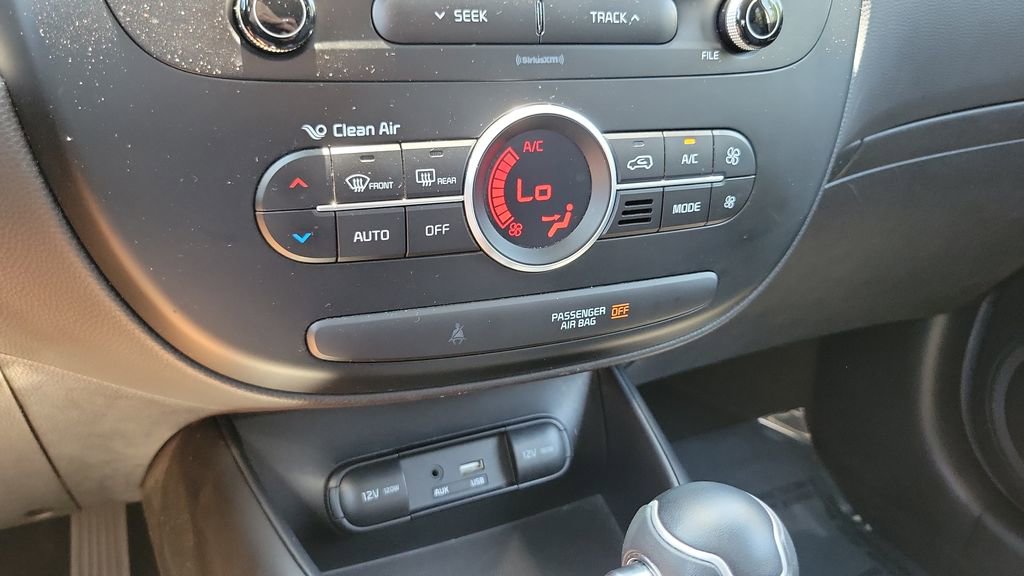 Used 2017 Kia Soul + FWD image 19